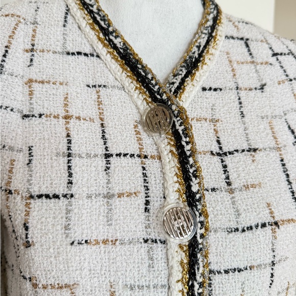 CHANEL White and Black Tweed Blazer 2017 - Picture 3 of 15